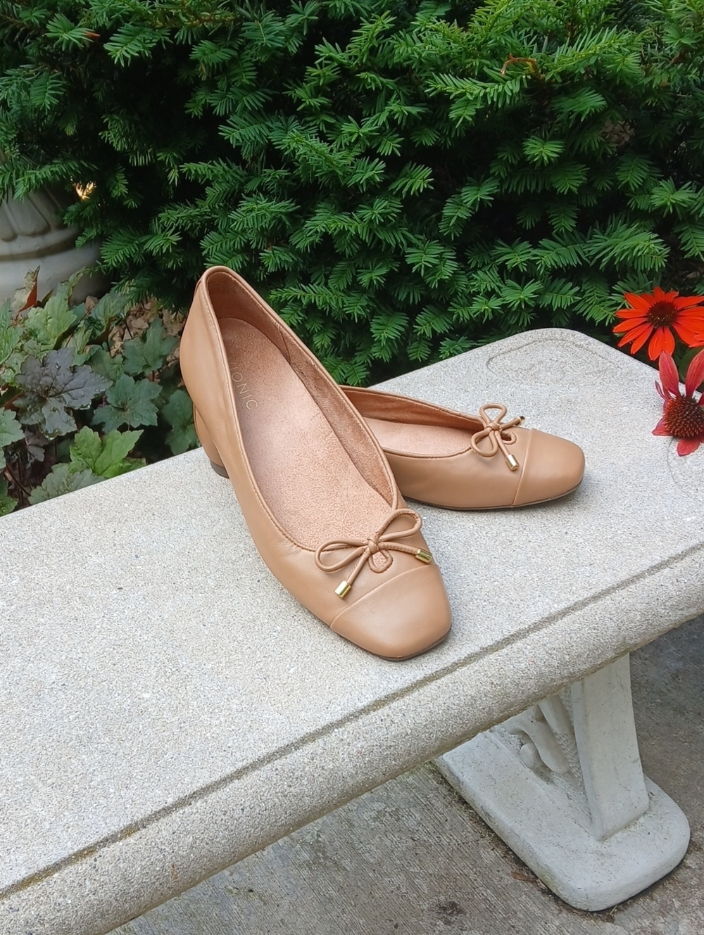Vionic Women's Klara ballet flats in camel, Sz 9.5